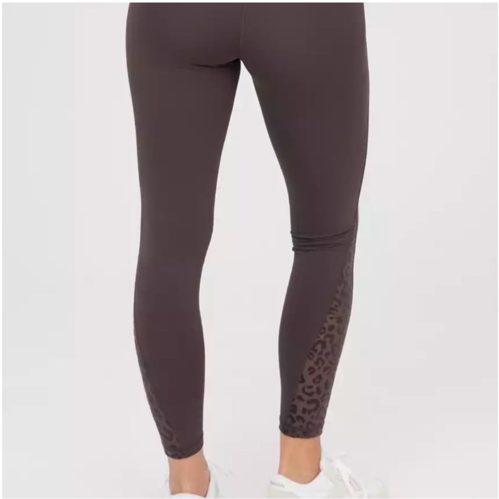 NWOT Aerie Offline Goals High Waisted  Leopard Mesh Leggings Expresso size M - Picture 3 of 10
